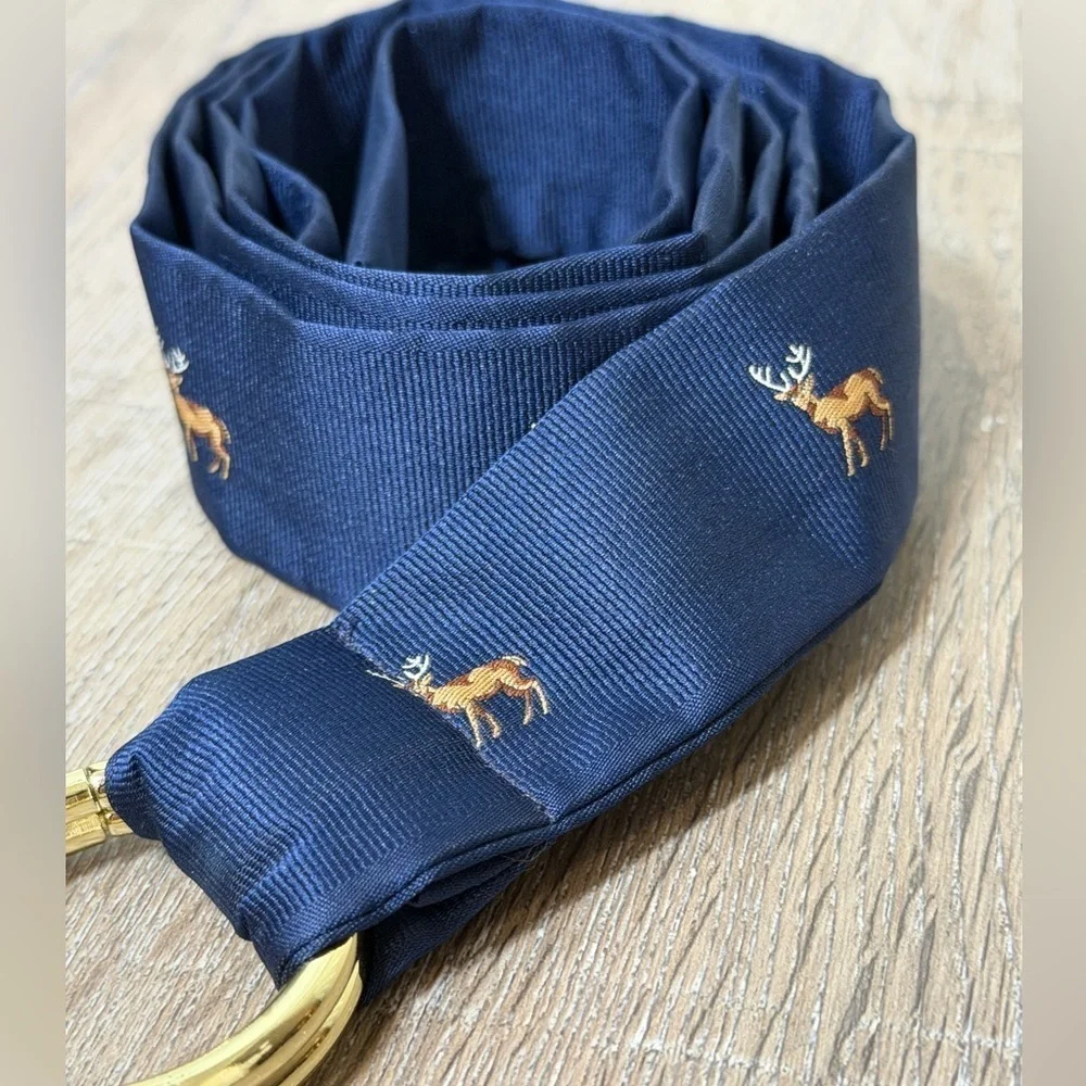 Brooks Brothers Size Medium Preppy Reindeer All Over Print Navy and Gold Belt
